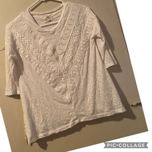 Cute white 3/4 quarter sleeve with lace